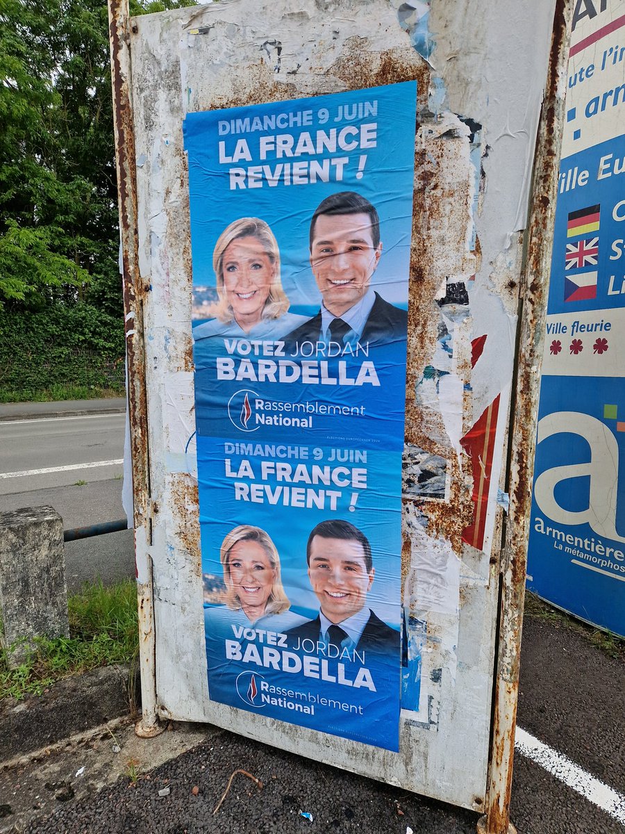 RJonathan59's tweet photo. Au lieu d'écouter M. MACRON faire son show et son blablabla.
Nous l'équipe #RN59 d'Armentières toujours en action pour un résultat. 👍
#DimancheJeVoteBardella https://t.co/fRDKpsAJuV