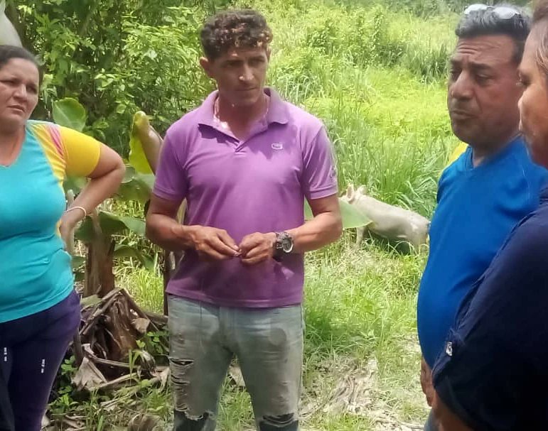 inmivimerida's tweet photo. Funcionarios del Inmivi realizaron inspección al terreno perteneciente a los Consejos Comunales Tierras Nuestras y San Isidro, El Camellón de los Jiménez, municipio Obispo Ramos de Lora del Estado Mérida, para construcción de Módulo Escolar.
Gracias al gobernador @JEHYSONGUZMAN https://t.co/sG2SEDuox9