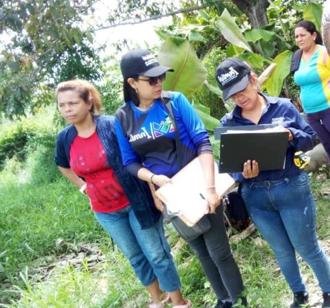 inmivimerida's tweet photo. Funcionarios del Inmivi realizaron inspección al terreno perteneciente a los Consejos Comunales Tierras Nuestras y San Isidro, El Camellón de los Jiménez, municipio Obispo Ramos de Lora del Estado Mérida, para construcción de Módulo Escolar.
Gracias al gobernador @JEHYSONGUZMAN https://t.co/sG2SEDuox9