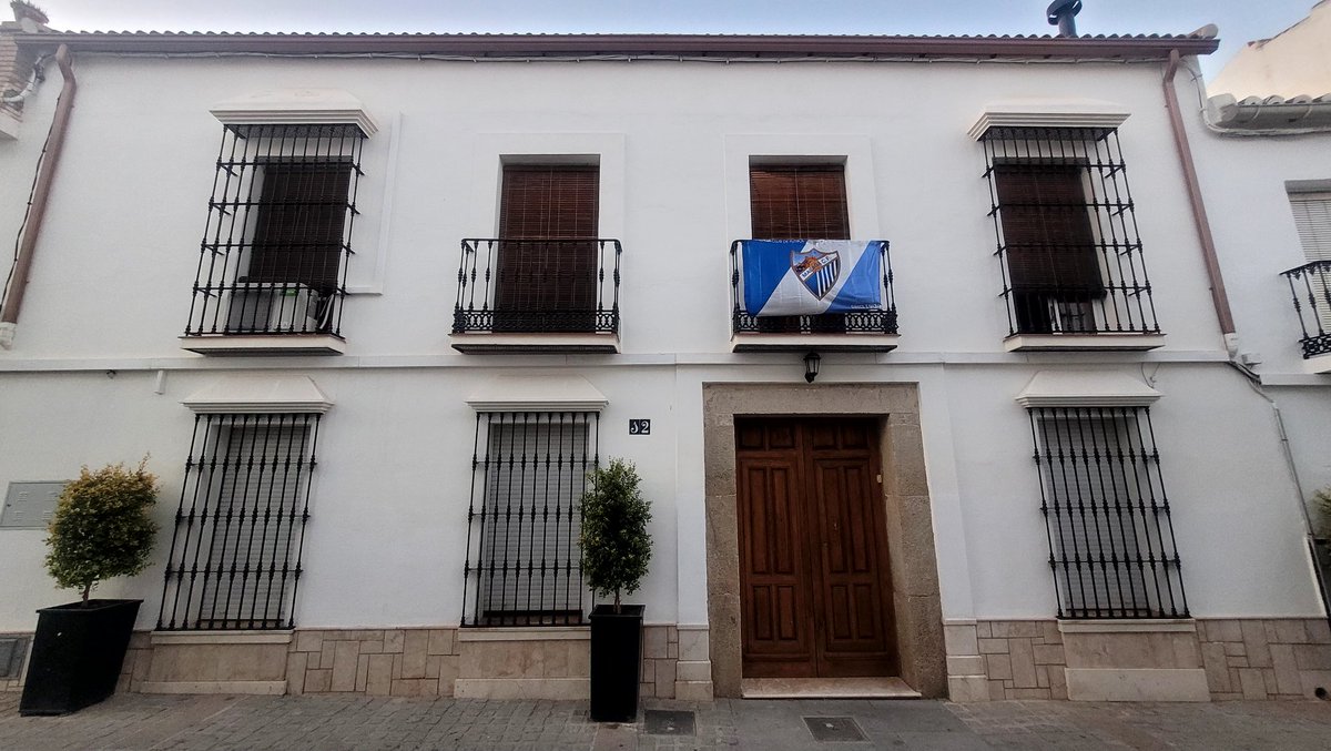 jnadue's tweet photo. @MalagaCF 
¡Alozaina  es malaguista!
#MálagaPorBandera https://t.co/A1ZCqCHhnG
