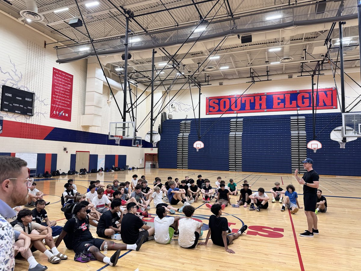 Happy to have ⁦<a href="/IHSAState/">IHSA State</a>⁩ official Mike Rueffer here to talk about the world of officiating with our campers.