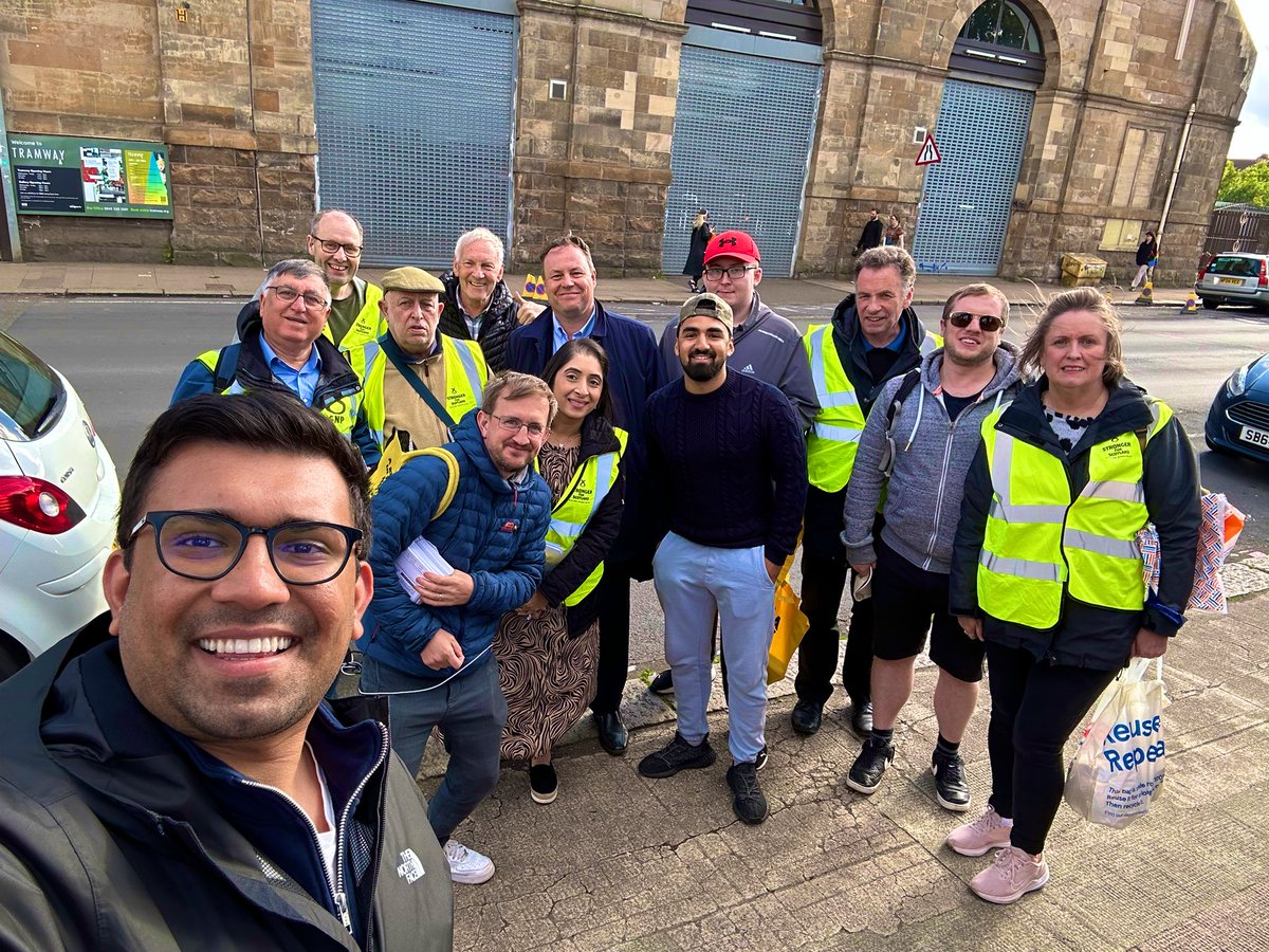 ZenGhani's tweet photo. Great night campaigning in Pollokshields for @ChrisStephens and @theSNP! 

#voteSNP #ActiveSNP https://t.co/RhreQI08X1