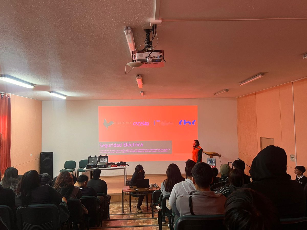 👷‍♀️👷Esta semana seguimos impulsando el proyecto "Construyo mi futuro" en #Atacama, con charlas técnicas y visitas a obras de construcción de estudiantes del Liceo Tecnológico #Copiapo, apoyando la formación TP en nuestra región <a href="/ONGCanales/">ONG Canales</a>