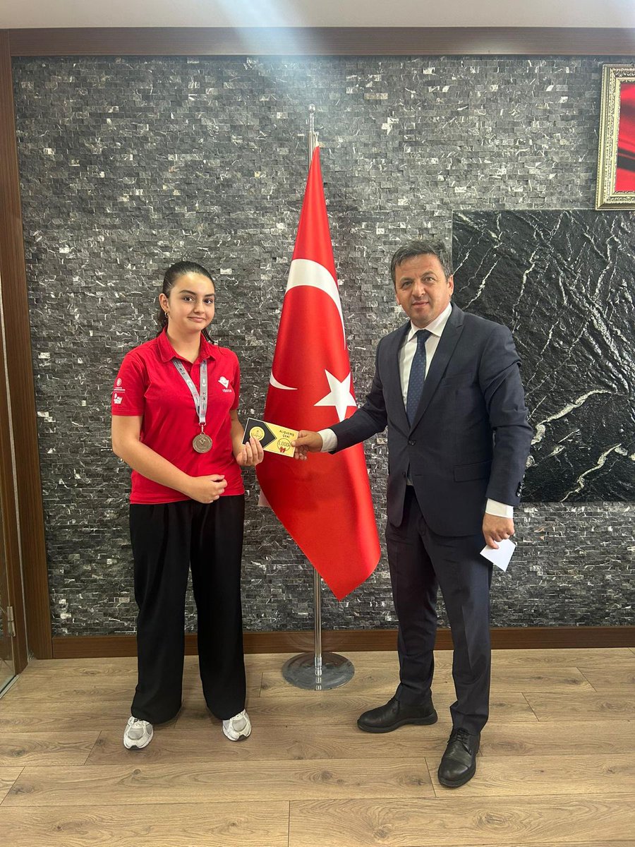 Avcilarilcemem's tweet photo. Ortaokul Öğrencileri TÜBİTAK Proje Yarışması Türkiye Finalinde Matematik alanında  2 (iki) Türkiye 2. liği kazanan Avcılar BİLSEM ögrencilerimiz
Barbaros PİROĞLU, Melis UZUNHAN ile Danışman ögretmenleri Didem KOLOĞLU’nu tebrik ederiz.
@tcmeb @Yusuf__Tekin @MucahitYentur https://t.co/ihEbWjsdzw