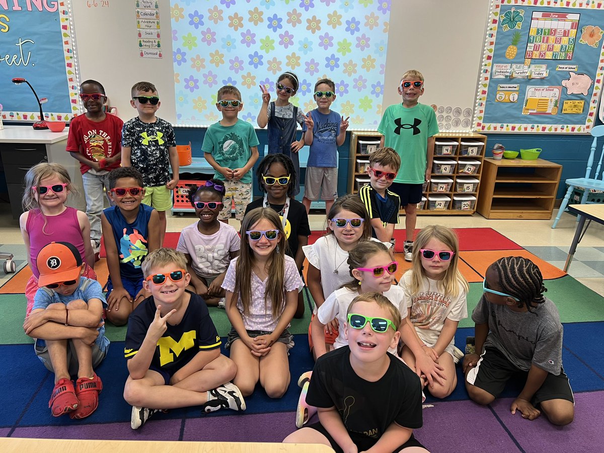 MrsMMatson's tweet photo. Our future is so bright, we have to wear shades!!! Look out second grade, these firsties are heading your way!!! Wishing you the best summer ever!!! 🤩😎🤩 https://t.co/WJuNLG4otM
