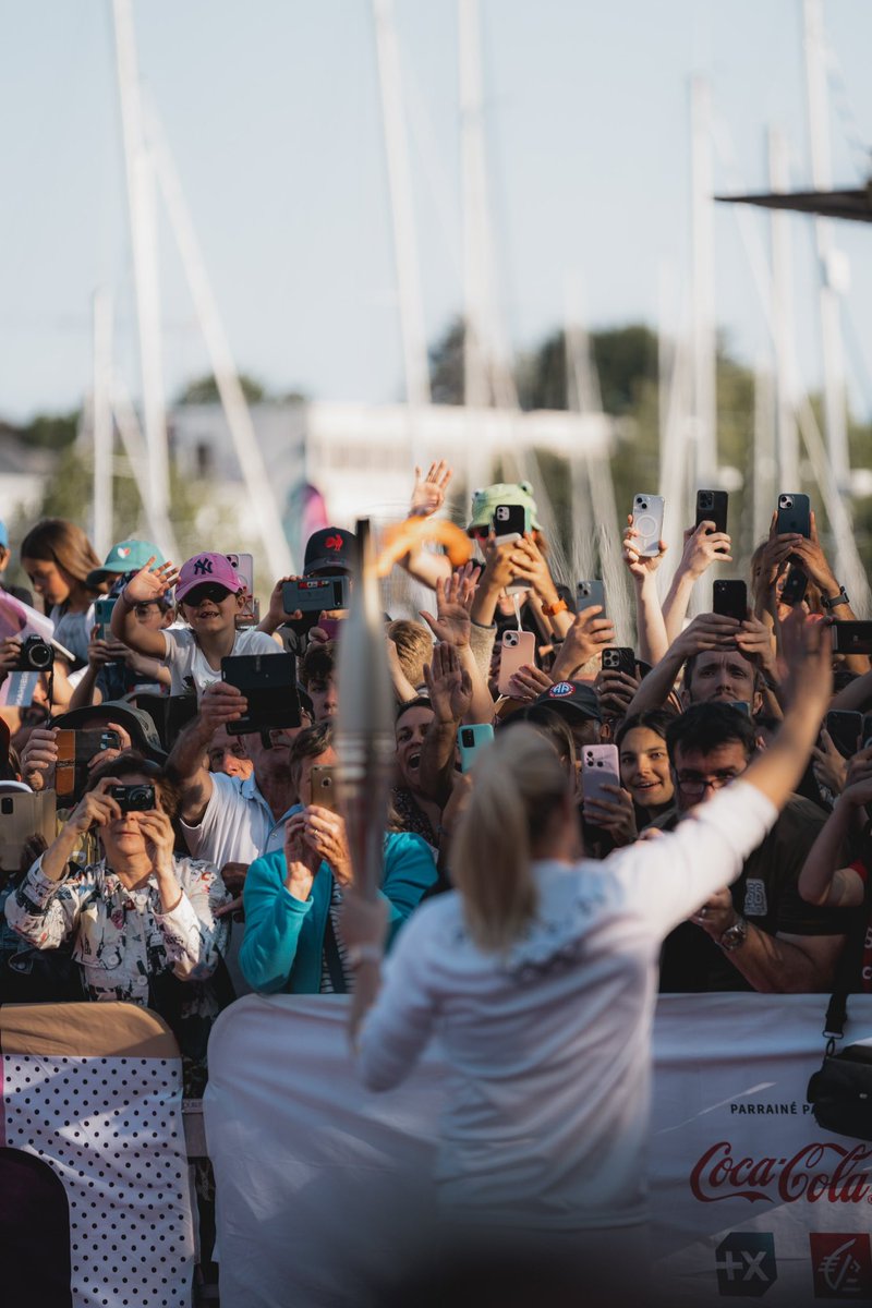 C’est au tour d’Eugénie Le Sommer d’allumer le chaudron olympique ce soir à Vannes 🔥
La joueuse de l’Équipe de France de Football a illuminé sa ville natale ✨

Elle vous donne RDV cet été à Lyon et Saint-Étienne pour les phases éliminatoires du tournoi olympique de football