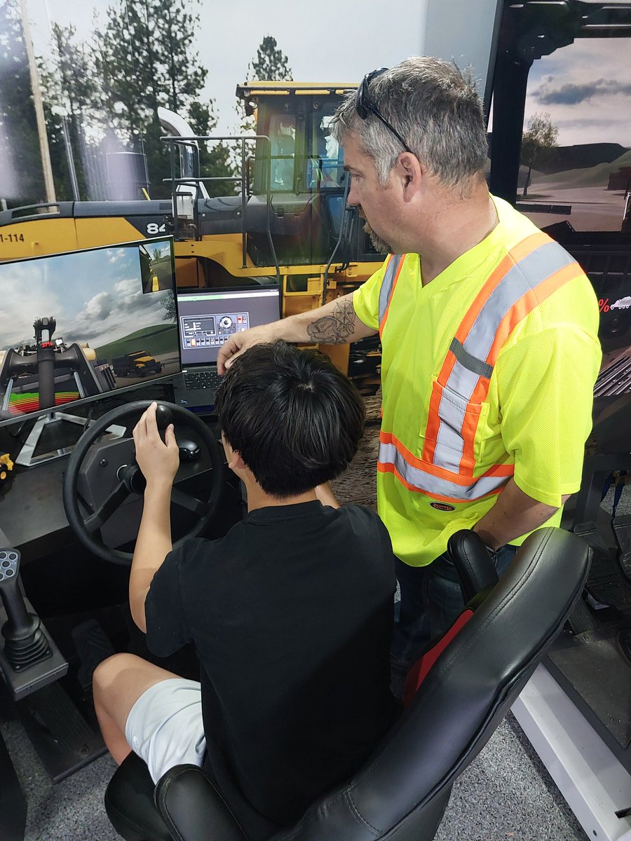 EmconSouthVI's tweet photo. BC Road Builders, "The Road Show", a cross province talent attraction tour is in Victoria, BC this week. Designed to attract new talent to Hwy Maint & Road Building. Malahat crew provided invaluable insight to students.
Info β‘οΈhttps://t.co/JB55VSMGJJ
#bcroadshow
#roadbuilders https://t.co/8hOkvEfQFq