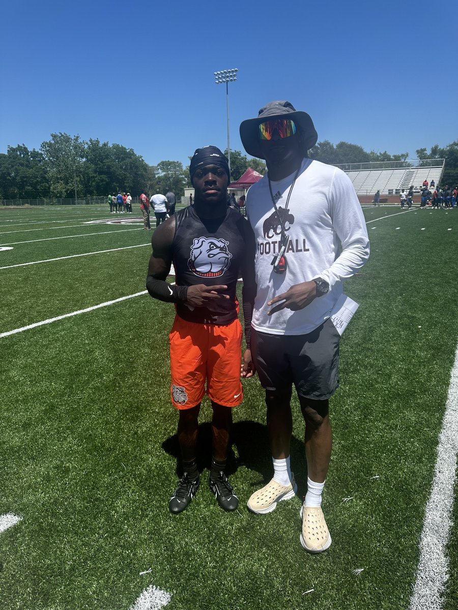 JulianPorterK's tweet image. After a great 7 on 7 camp and talk with @_CoachJohnsonJr I’m blessed and thankful to receive my 2nd offer from @CoahomaFootball @FairleyFB @_CoachCopeland @KynnisShelton