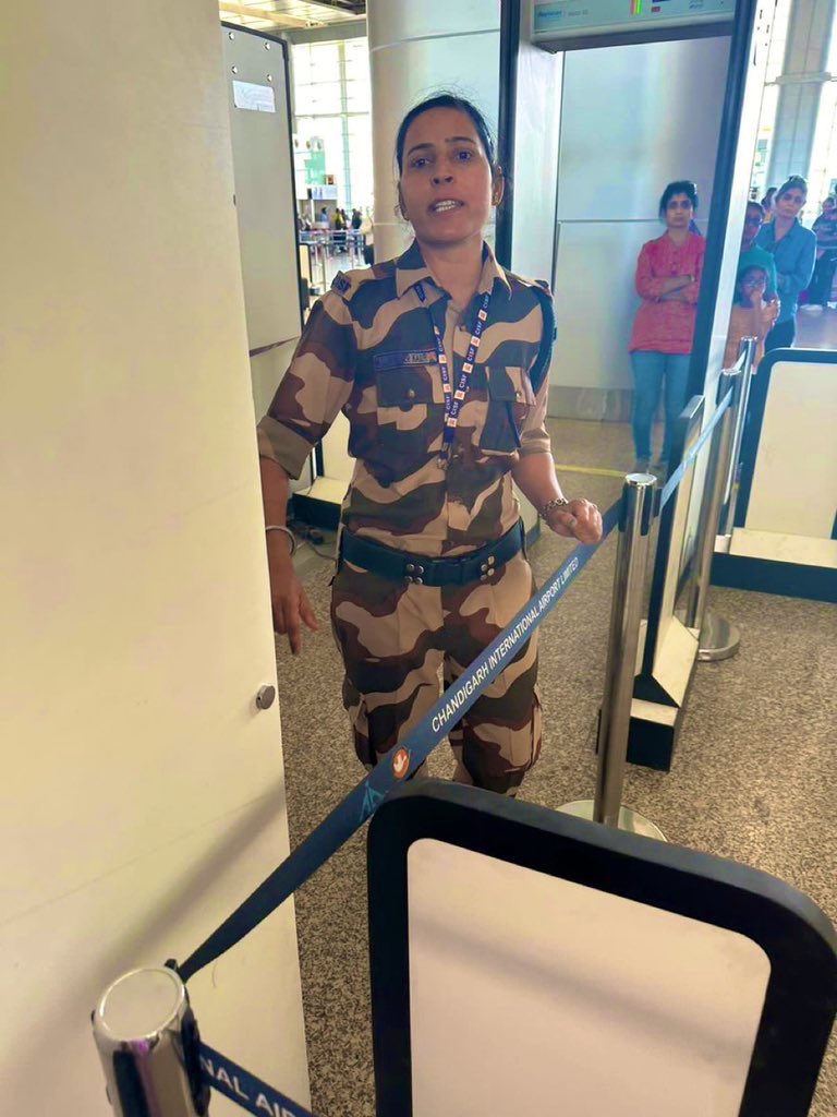 Reenakandera's tweet photo. Good shot by striker to QUEEN🔥😡

#KanganaRanaut
Nitish kumar
Naidu
#Suspend
#PAKvsUSA 
The USA
@risingsurbhi @asaife685 @EqbalAhsan91651 https://t.co/96xk7sdwTS