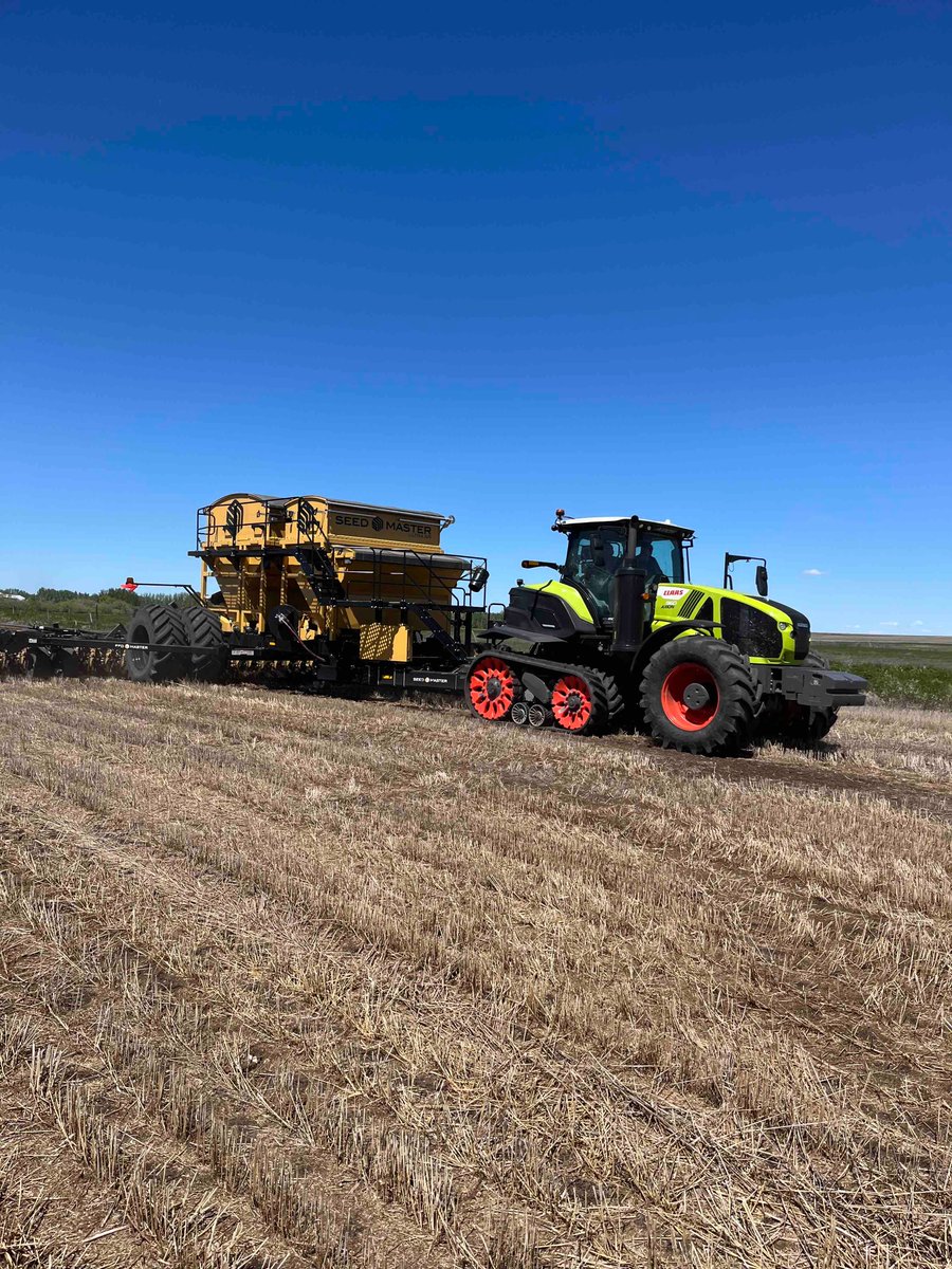 SeedMasterMfg's tweet photo. Barley being seeded today in Unity, SK at the NWT Farming For The Future charity event. Special thanks to Tingley’s Harvest Centre for supplying the #UltraSR, the tractor, and operator! #FastUniformEmergence https://t.co/20ZsMqUhLc