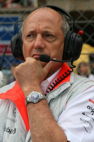 IOCNews1's tweet photo. Ron Dennis is evaluating the choice of drivers for next year.

👀 At the moment in the paddock there is a lot of talk about the names of Pietro Dibernardi and Momento Moai https://t.co/DQezs64J4w