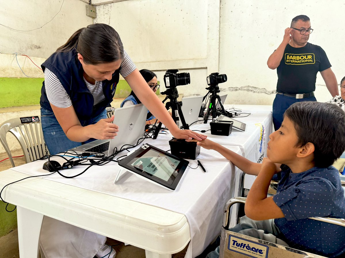 RCivil_Zona7's tweet photo. 📌 Seguimos activos en territorio!
👶 Issac Zhingre de 9 años de edad, con el 77% de discapacidad física, oriundo del barrio Macandamime de la parroquia Casanga, cantón Paltas, renovó su cédula de identidad en la brigada móvil de cedulación en #Yamana
#ElNuevoEcuadorResuleve 🇪🇨 https://t.co/0fVjpXPyIP