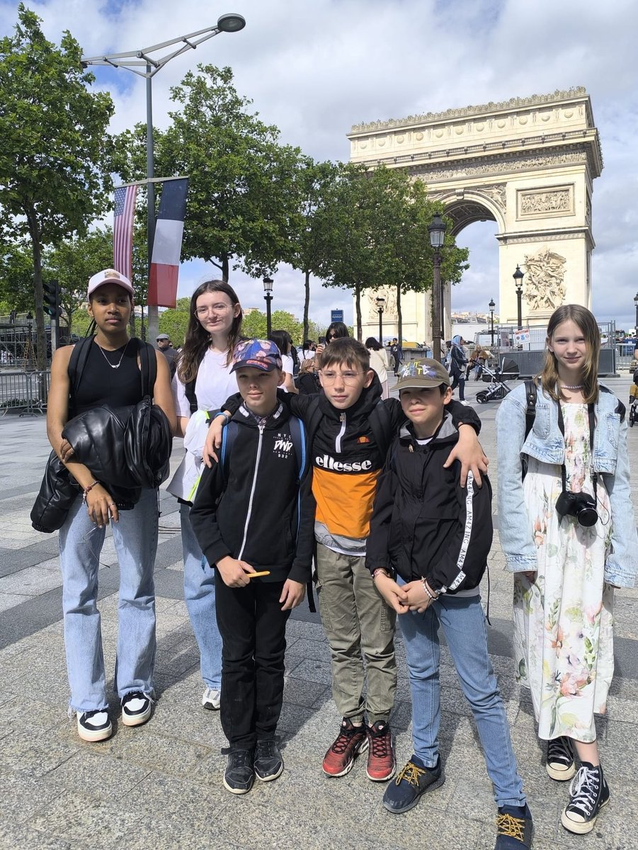 Bravo à nos éco-délégués du <a href="/clgBouligny/">Collège de Bouligny</a> pour leur implication au concours Le Pré Vert. Ils remportent le 3ème prix national lors de la cérémonie de remise qui s'est déroulée à la Bibliothèque nationale François-Mitterrand à Paris ! 🏆 <a href="/msa_actu/">La MSA</a> <a href="/deptmeuse/">Département Meuse</a> <a href="/DSDEN55/">DSDEN55</a> <a href="/acnancymetz/">Académie de Nancy-Metz</a>