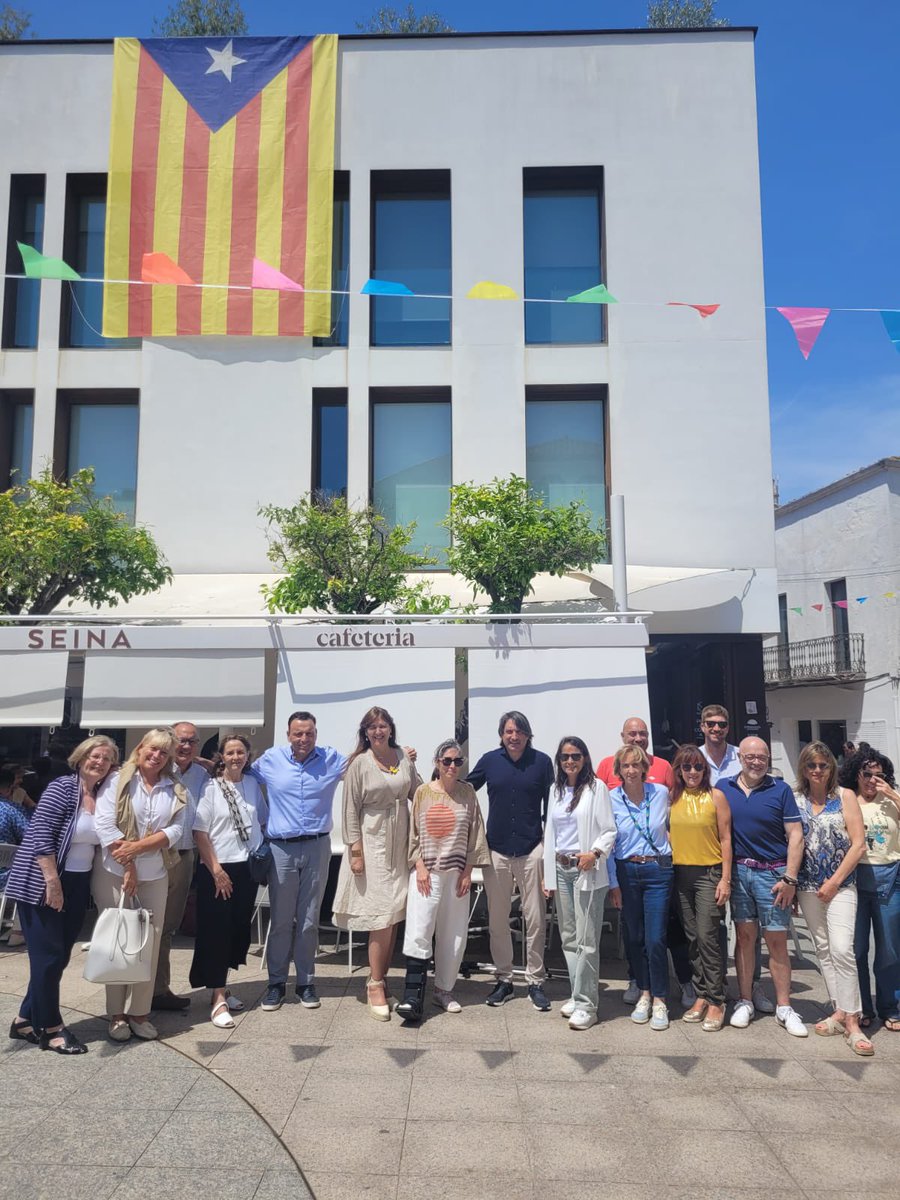 francescd's tweet photo. Matí de campanya a la Selva. Gràcies a l’alcalde Tossa, @MartiPujals; exalcaldesses @Imma_Colom i Rosa Monrabà; president local, Josep Esteve i candidat @DavidMasRosello. 

Diumenge votem Europa, votem independència, votem @JuntsEU… l’única llista d’estricta obediència catalana. https://t.co/YuG8dTIECC