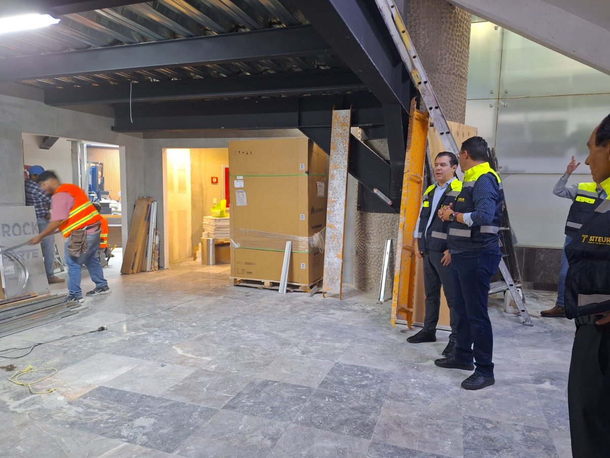 MonrazDiego's tweet photo. Hoy supervisamos en la Estación Juarez, los avances de obra del nuevo Centro de Control de las Línea 1 y Línea 2 del @SITEURJAL que a finales de Agosto se estará concluyendo junto con la automatización de la Línea 1 
🚊🖥️✅ https://t.co/DbVlB7uFQb