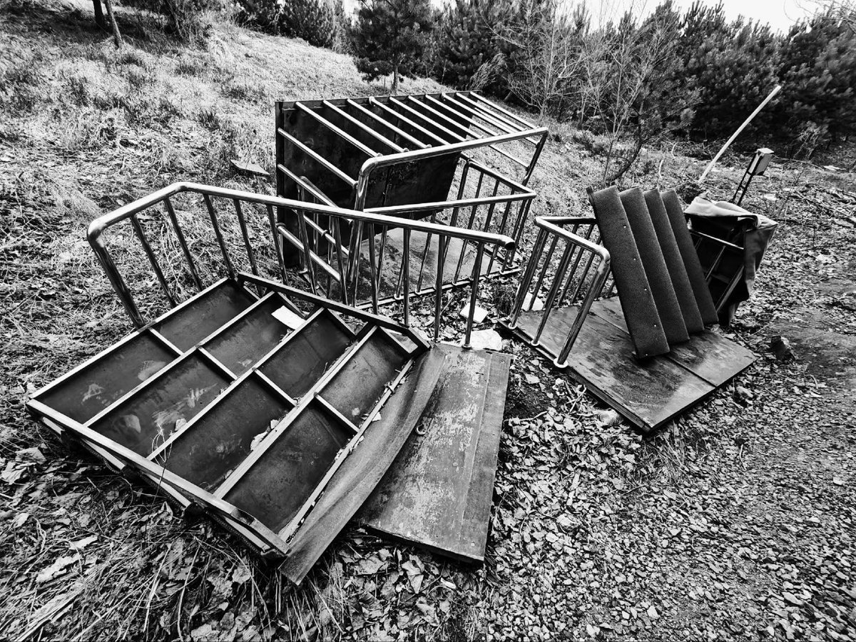 Jabin_zhu's tweet image. Old things, once brilliant, in hidden corners, are recorded by nameless people. Dimensions: 30 x 40cm, 45 x 60cm, 60 x 80cm. And small postcards. Material: cotton art paper
If you want to collect, you can send private messages.
#Artist  #photography   #artisticwork