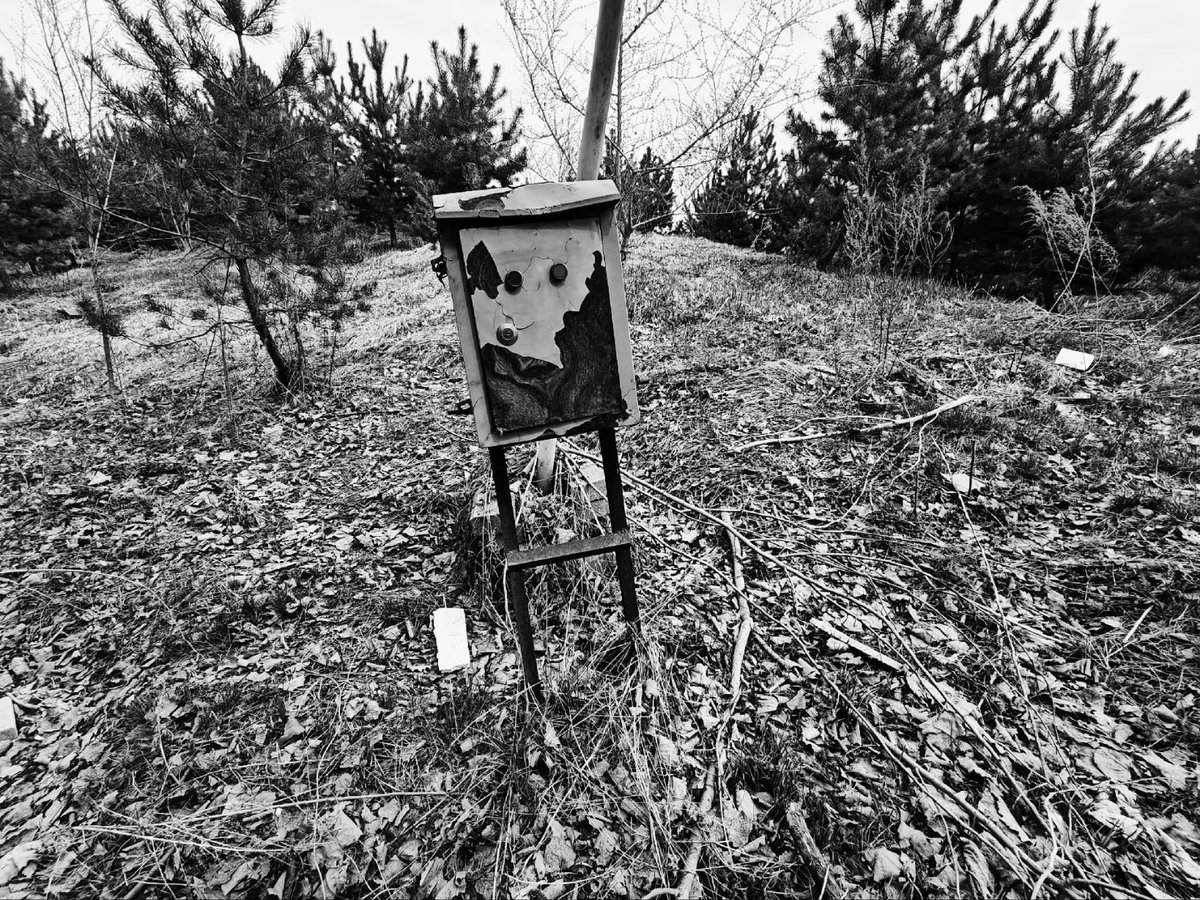 Jabin_zhu's tweet image. Old things, once brilliant, in hidden corners, are recorded by nameless people. Dimensions: 30 x 40cm, 45 x 60cm, 60 x 80cm. And small postcards. Material: cotton art paper
If you want to collect, you can send private messages.
#Artist  #photography   #artisticwork