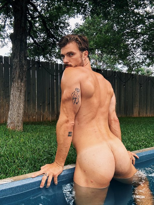 Cheek to cheek https://t.co/cVfRPxsSQV