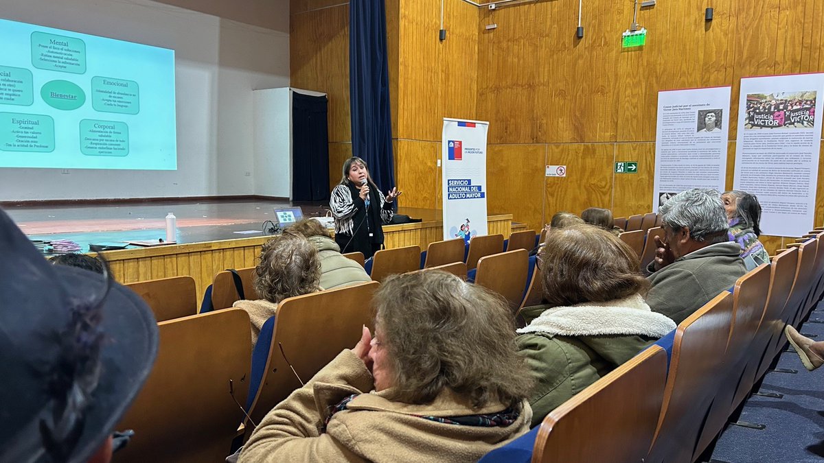 SenamaAtacama's tweet photo. En el marco del Programa Escuela estuvimos en la Comuna de Huasco con una Jornada Participativa Territorial sobre Salud Mental, Demencias y Manejo de las Emociones con las Profesionales de la Seremia de Salud, Lorna Villalobos y Schirley Colman. 🤗 https://t.co/NMatzxRxE1