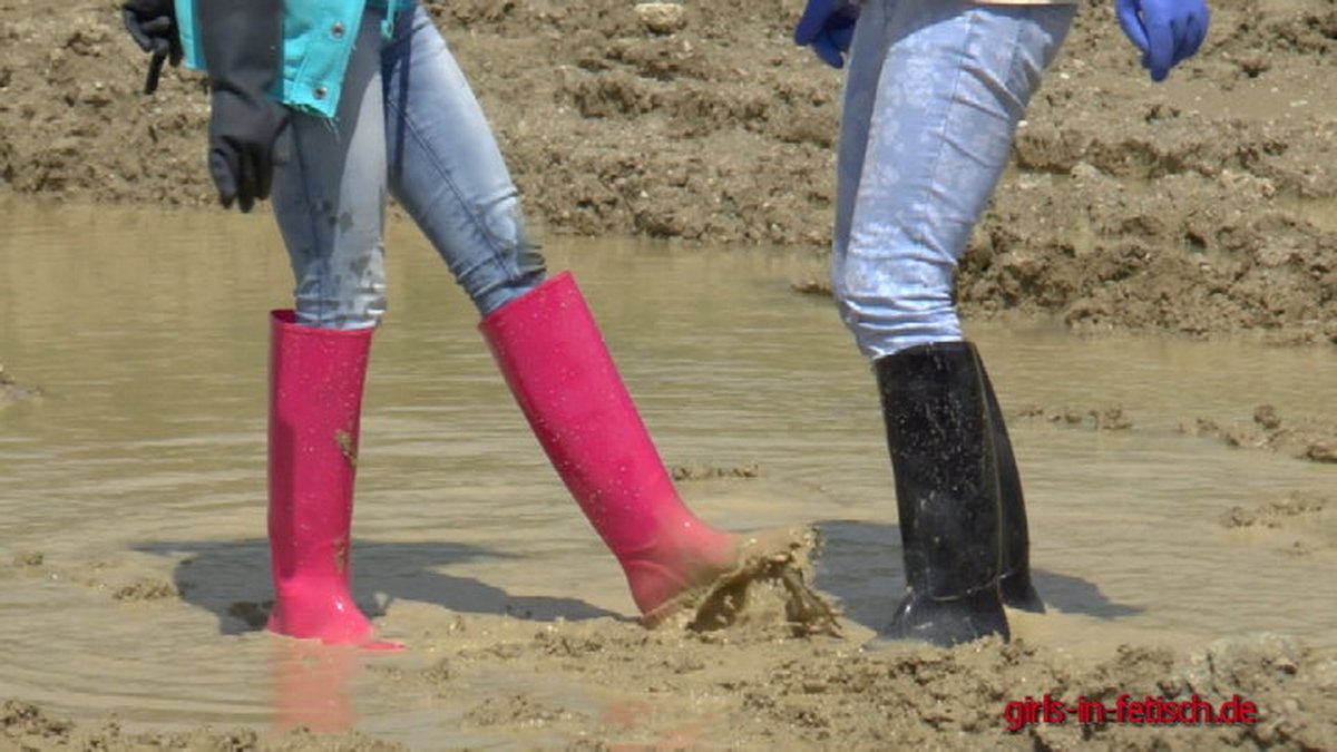 gummistiefel21's tweet photo. Heute wieder zwei neue Filme mit Gummistiefeln und Gummireitstiefeln online. Film 221 Part 3 und Film 221 Part 4. Sehr interessant für alle die Gummistiefel und Reitstiefel lieben. Mehr Interessantes gibt es auf https://t.co/MBfFi2v5ja zu entdecken! https://t.co/MKMlcI1YNH