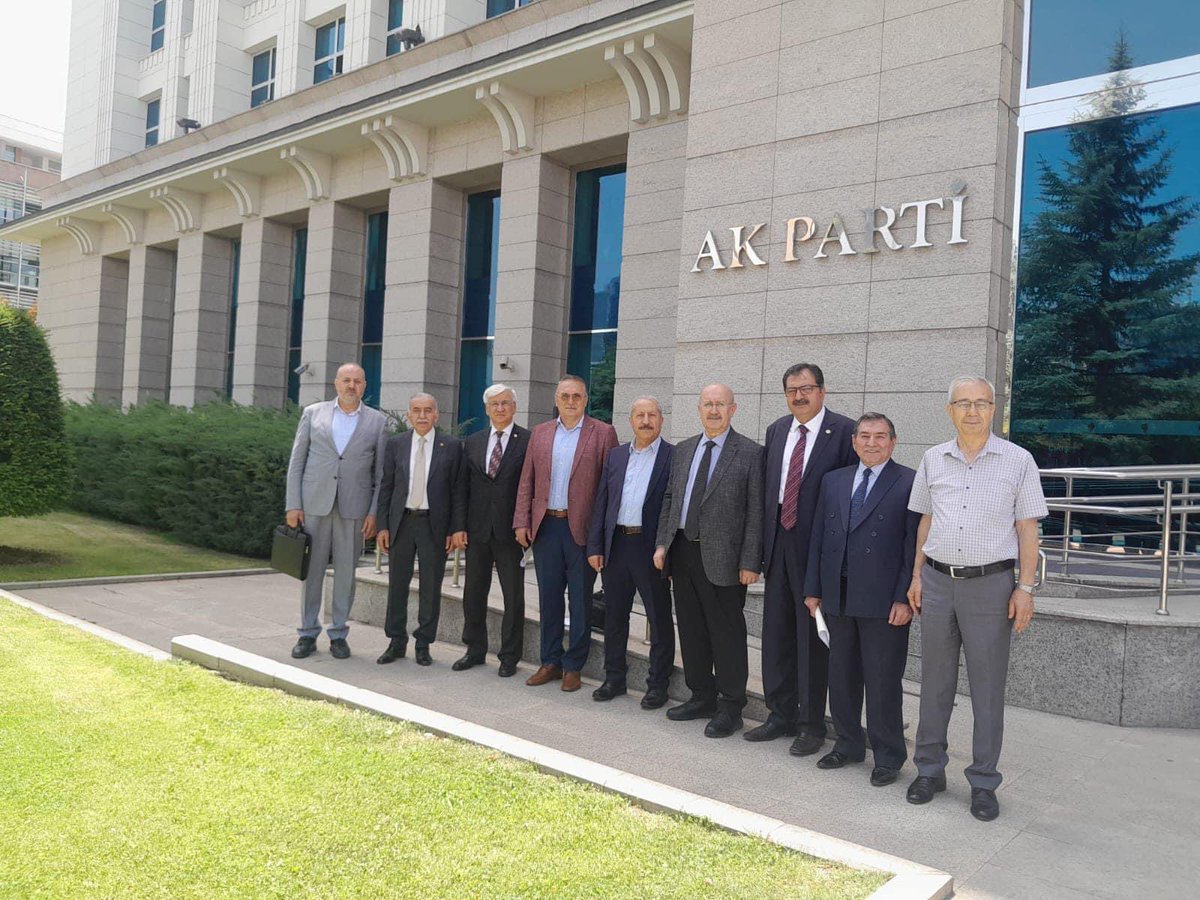 Ak Parti Yerel Yönetimler Başkan Yardımcısı Mücahit YANILMAZ’ın makamında birliğimiz yönetim kurulu üyelerimizle yaptığımız toplantıda belediye başkanlarımızın özlük hakları ve genel değerlendirmelerde bulunduk.
   Hüsnü kabulleri için Sn Başkanımıza çok teşekkür ediyoruz