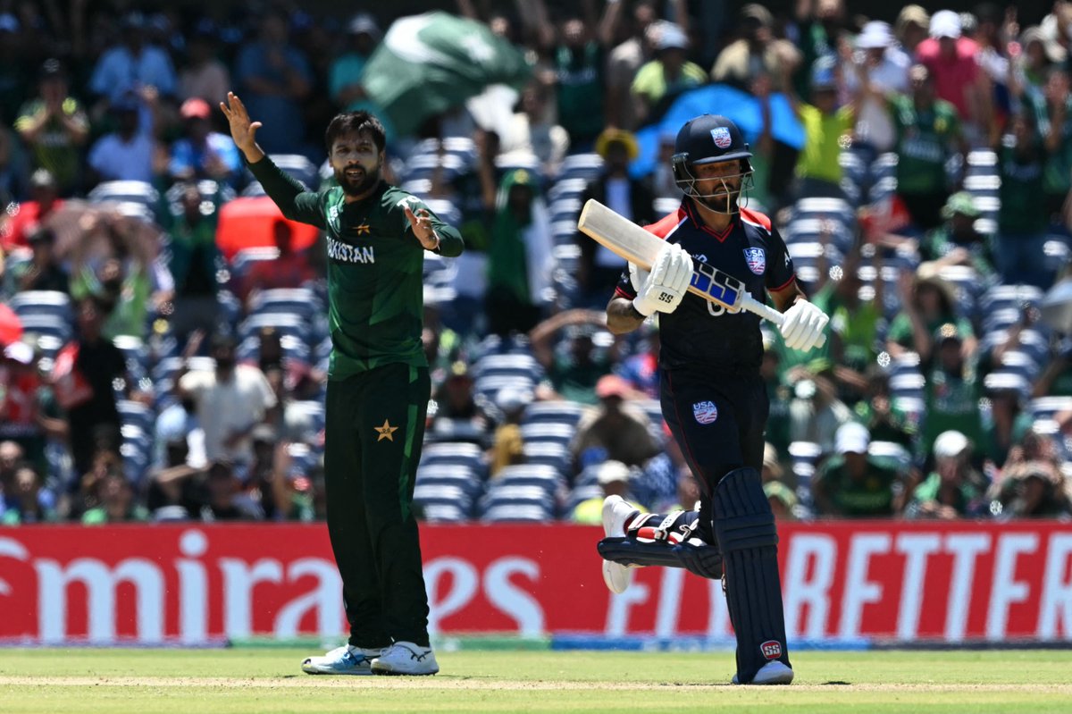 23Kishi's tweet photo. Guys, I think broadcaster accidentally aired a club cricket match instead of streaming #PakvsUSA 
😂😂🤣🤣🤣
Well Done @usacricket 👏🏻👏🏻����🏻🙌🏻🙌🏻🙌🏻🙌🏻🙌🏻
#T20WorldCup #T20WC https://t.co/4XgKMHdvk4