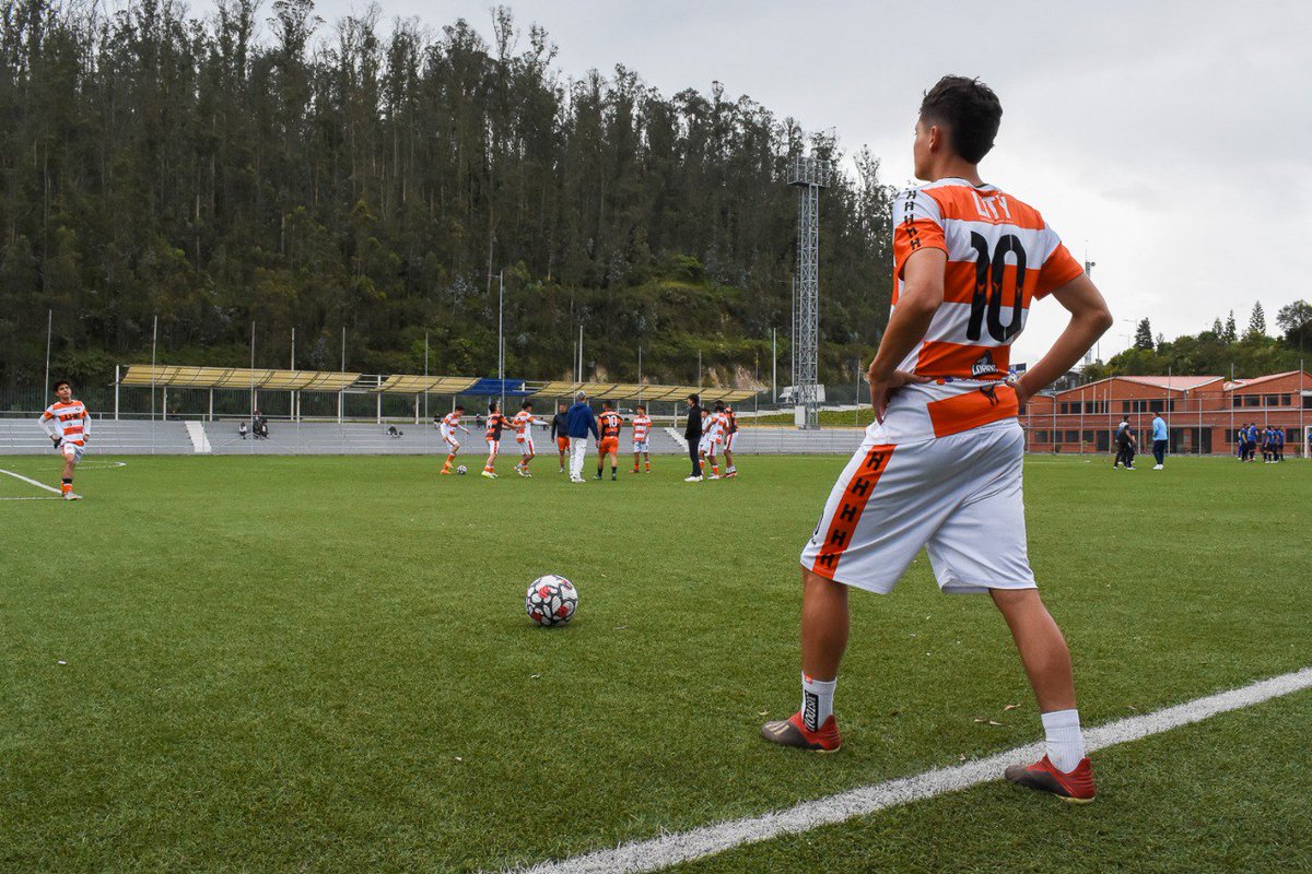 ⭐️ ¡𝗣𝗮𝗿𝘁𝗶𝗱𝗼 𝗮𝗺𝗶𝘀𝘁𝗼𝘀𝗼 𝗰𝗼𝗻 𝗹𝗮 @𝘂𝗵𝗲.𝗼𝗳𝗶𝗰𝗶𝗮𝗹! | Les compartimos imágenes del increíble encuentro entre la Selección del ISTFQ y de la Universidad Hemisferios. ⚽️📸⁣
⁣
Este partido fue un gran espectáculo deportivo caracterizado por la emoción y el gran