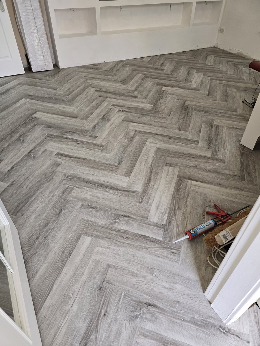 chrismcquade67's tweet image. Another job bites the dust. #flooring #LVT #herringbone