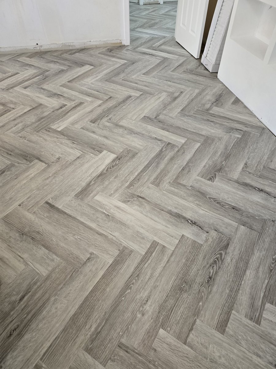 chrismcquade67's tweet image. Another job bites the dust. #flooring #LVT #herringbone