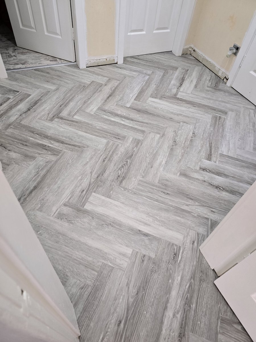 chrismcquade67's tweet image. Another job bites the dust. #flooring #LVT #herringbone