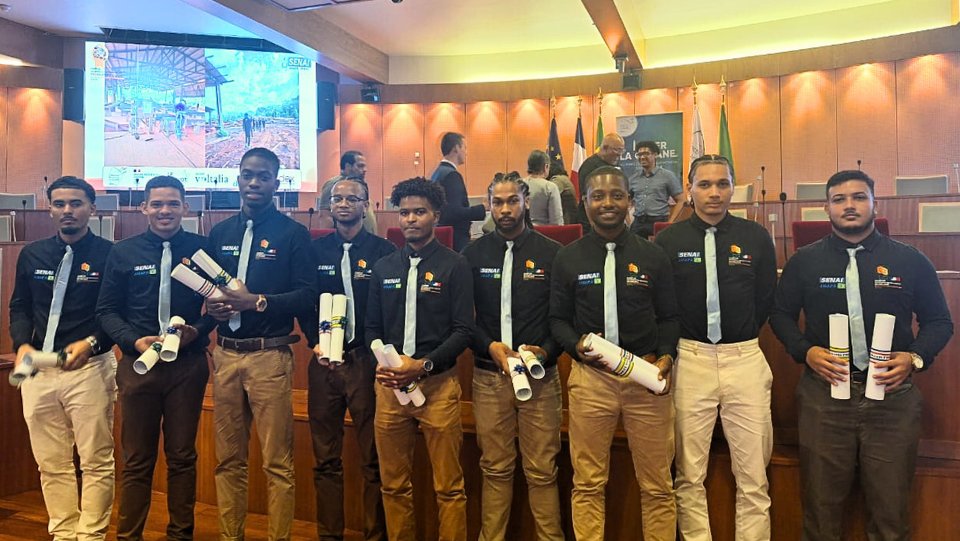 SenaiAmapa's tweet photo. Formamos os novos Técnicos de Exploração de Central de Biomassa para a Guiana Francesa em parceria com o Campus Des Métiers Et Des Qualifications D’Excellence B2E. 

Félicitations aux nouveaux techniciens d’exploitation de centrale Biomasse. 

Leia mais: https://t.co/O2UGeWvb9q https://t.co/ZtYQoGTAB1