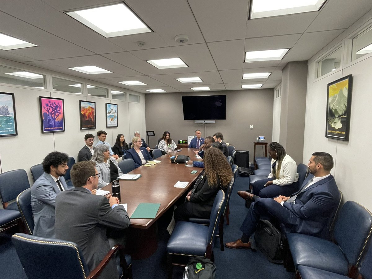 CAFoodBanks's tweet photo. Thank you @SenAlexPadilla staff Jacob and Andrew for meeting with California advocates!
The Senators ongoing support and dedication to fighting hunger and ensuring a #FarmBill that will strengthen and protect #SNAP is the path
to ending hunger in our state! 🌟🍎
#HungerPC24 https://t.co/7rNGh8U9h4