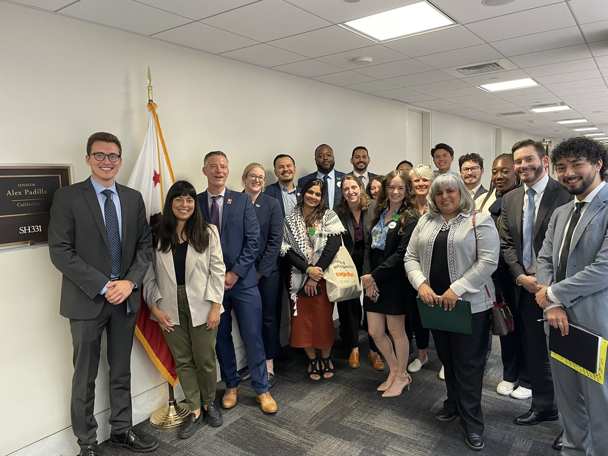 CAFoodBanks's tweet photo. Thank you @SenAlexPadilla staff Jacob and Andrew for meeting with California advocates!
The Senators ongoing support and dedication to fighting hunger and ensuring a #FarmBill that will strengthen and protect #SNAP is the path
to ending hunger in our state! 🌟🍎
#HungerPC24 https://t.co/7rNGh8U9h4