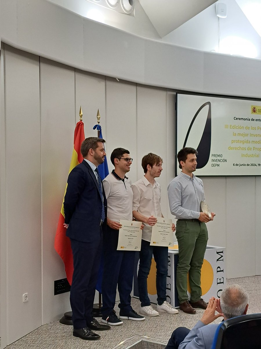 El finalista en la categoría de mejor #patente de un #inventor #joven es Eduardo Díaz Torres de la <a href="/ULL/">Universidad de La Laguna</a> y la mención la recibe Roberto Fernández Fernández de la <a href="/uc3m/">UC3M</a>. ¡Felicidades!
#PremiosOEPM #TalentoOEPM