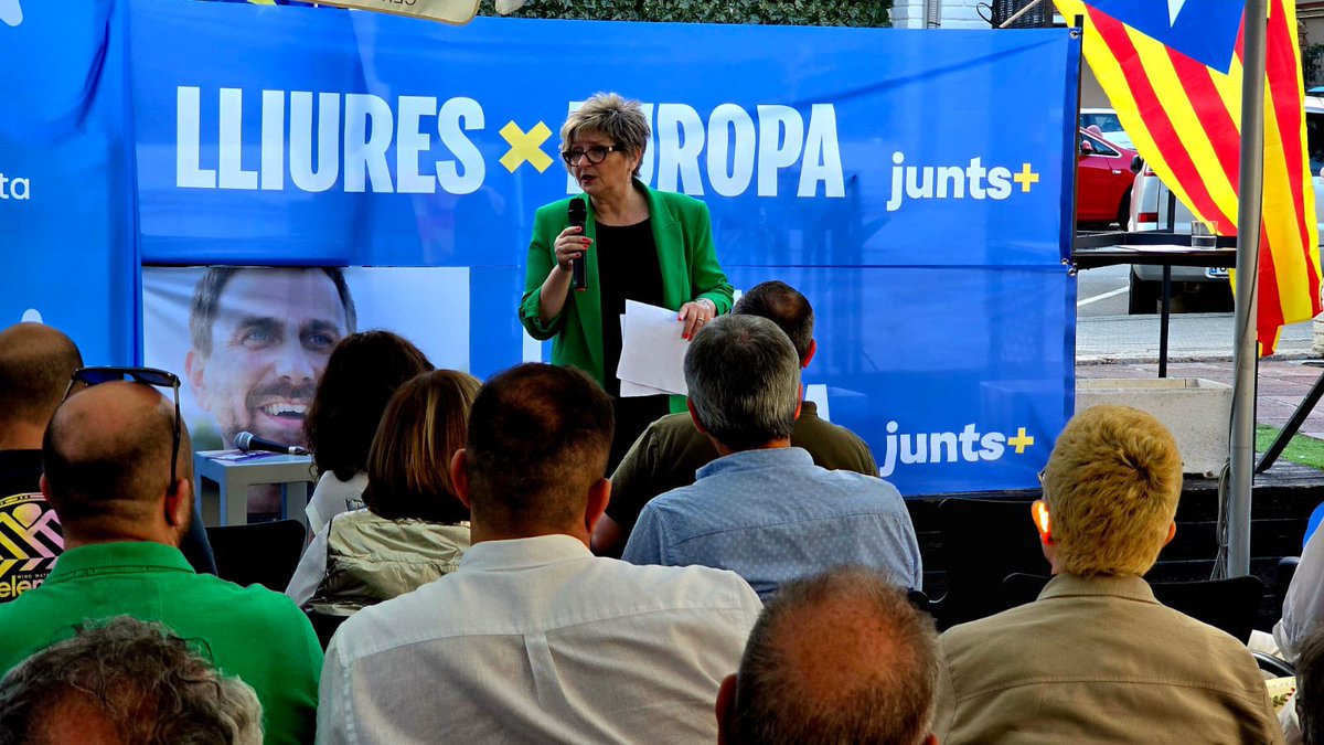 JuntsCampdeTgn's tweet photo. El futur dels joves catalans es juga a Europa. Per això l'últim acte de la campanya del #9J al Camp de Tarragona s'ha centrat en les polítiques de joventut amb @ariadnaurroz i @arnau_llambrich, de la @JNCatalunya, @mtpallares, el candidat @AlfredPitarch i la MHP @Anna_Erra. https://t.co/4TvDL41La8