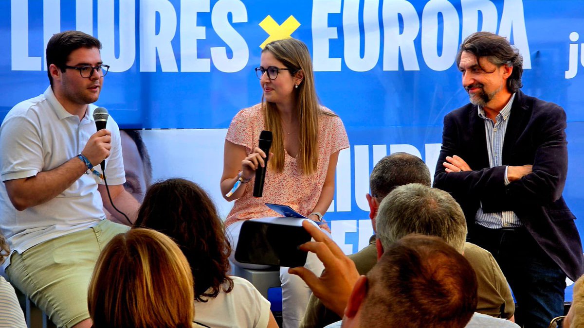JuntsCampdeTgn's tweet photo. El futur dels joves catalans es juga a Europa. Per això l'últim acte de la campanya del #9J al Camp de Tarragona s'ha centrat en les polítiques de joventut amb @ariadnaurroz i @arnau_llambrich, de la @JNCatalunya, @mtpallares, el candidat @AlfredPitarch i la MHP @Anna_Erra. https://t.co/4TvDL41La8