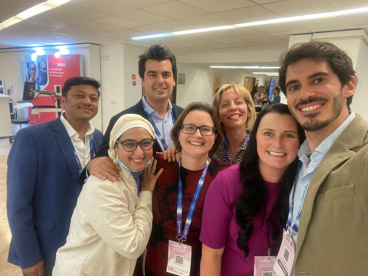 sergi_fg's tweet photo. @SERGS_org congress has taken off today with:
-Bening gyn robotic live surgery 🦾
-Fascinating lectures 🤓
-Coñlaboration among societies ✨
-And live music from “la Tuna”🪕
Anything else? And tomorrow more!!!
🙌🏻🙌🏻🙌🏻🦾🦾🦾 https://t.co/Jl5RtvRs16