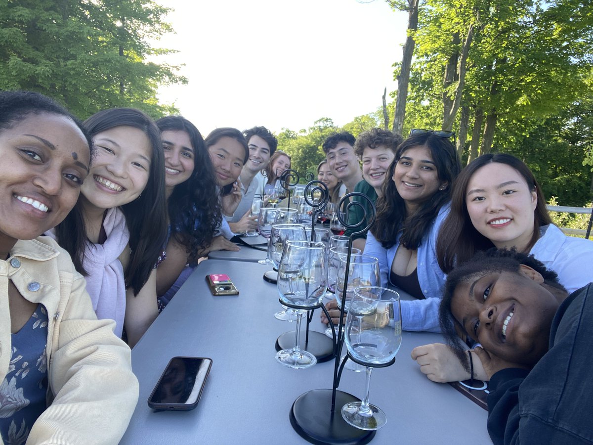 UMichMedSchool's tweet image. Med school memories 👟 A group of M1's traveled to Traverse City, MI to participate in the Bayshore race. Congrats to the 10k, half, and marathon runners! #GoBlueMed #RunningWithFriends #MichiganSummer