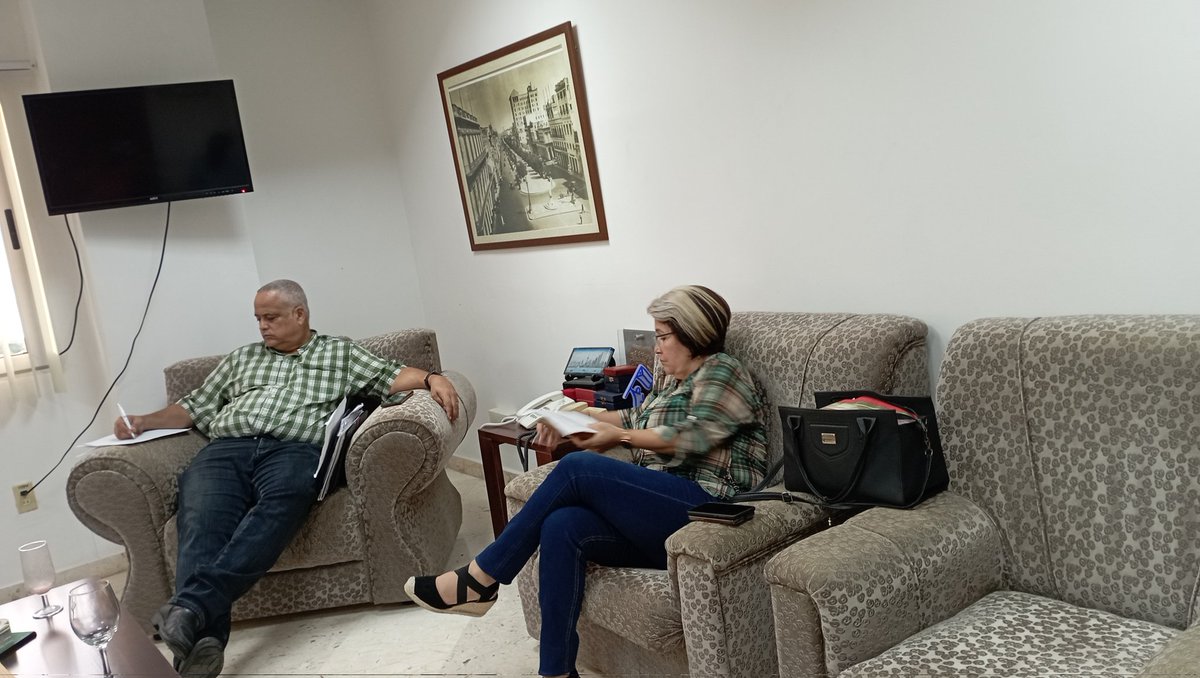 Sostuvimos encuentro con Vladimir Regueiro Ministro <a href="/finanzasprecios/">Ministerio de Finanzas y Precios Cuba</a>  sobre los resultados de la batalla económica en #LaHabanaDeTodos. <a href="/IzquierdoAlons1/">Livan Izquierdo Alonso</a> <a href="/YanetHzP/">Yanet Hernández Pérez</a> #LaHabanaViveEnMí