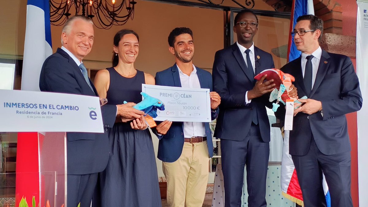 CRcancilleria's tweet photo. 🇨🇷 🇫🇷 Costa Rica y Francia firman acuerdo para establecimiento de Agencia Francesa de Desarollo (AFD) en el país y entregan becas a estudiantes costarricenses 
🔗https://t.co/kbfcGRmeSX https://t.co/CpNzuo6eom