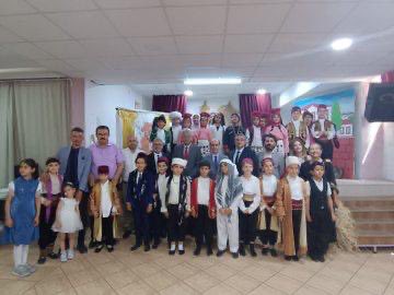 MemYenimahalle's tweet photo. Kaymakamımız Sn. Tahsin KURTBEYOĞLU, Şube Müdürümüz Sn. Cengiz ERGÜL, ilçemiz Şehit Mahmut Özdemir İlkokulu öğrencileri tarafından hazırlanan "Minik Meddahlar ile Tarihimize Yolculuk" adlı programa katıldılar. https://t.co/lU7WAwRJxT