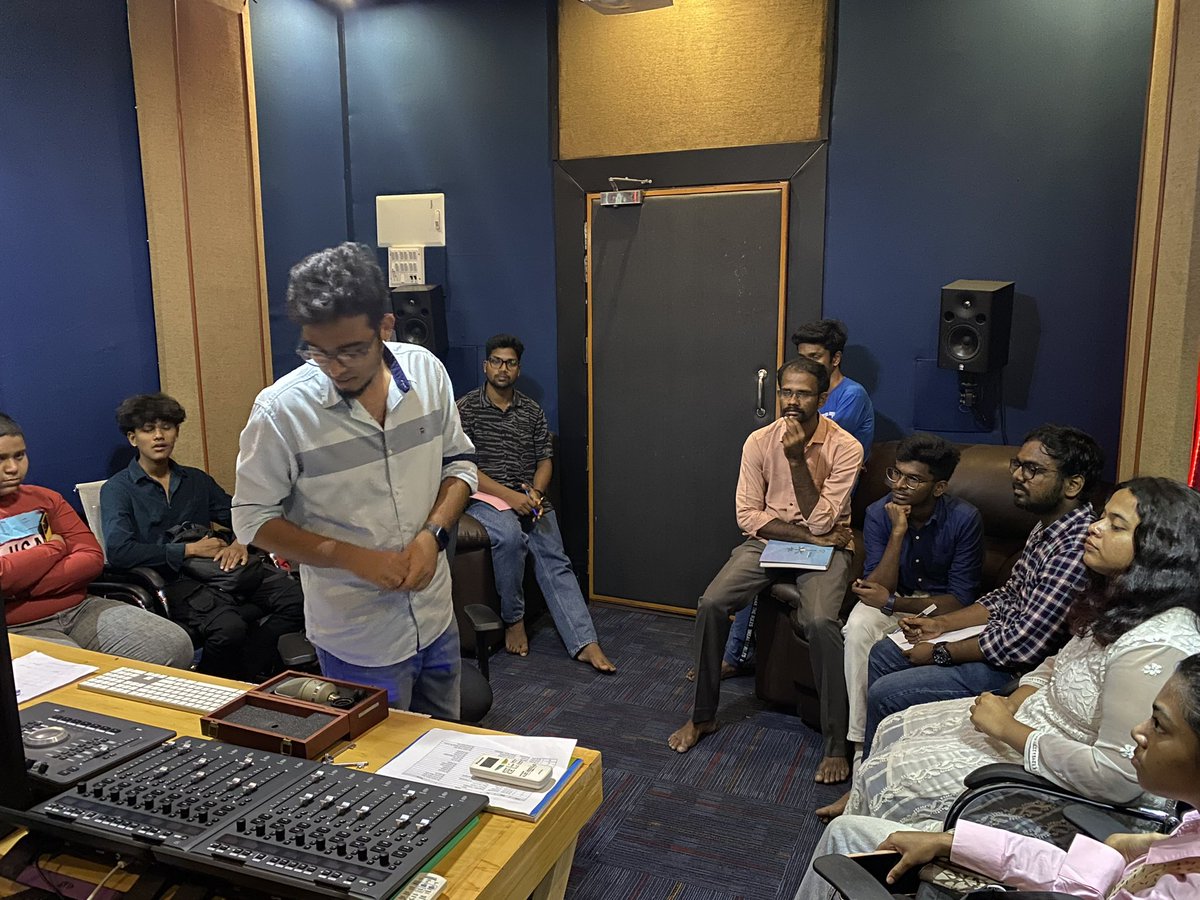 officialIMFACTS's tweet photo. Masterful vocal recording techniques by Roshan, renowned for his exceptional talent on Airtel Super Singer!
#imfacts #loyolasoundengineering #soundengineer #techintune #soundengineering #audioproduction #musictech #studiolife #mixingmastering #sounddesign #recordingstudio https://t.co/h5TPSR6tJT