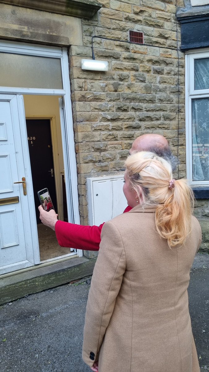 LouHaigh's tweet image. Great evening out with @LabourMC members and chatting to voters in Manor who are joining the Heeley constituency. 

So much support for @UKLabour and people desperate for change 🌹