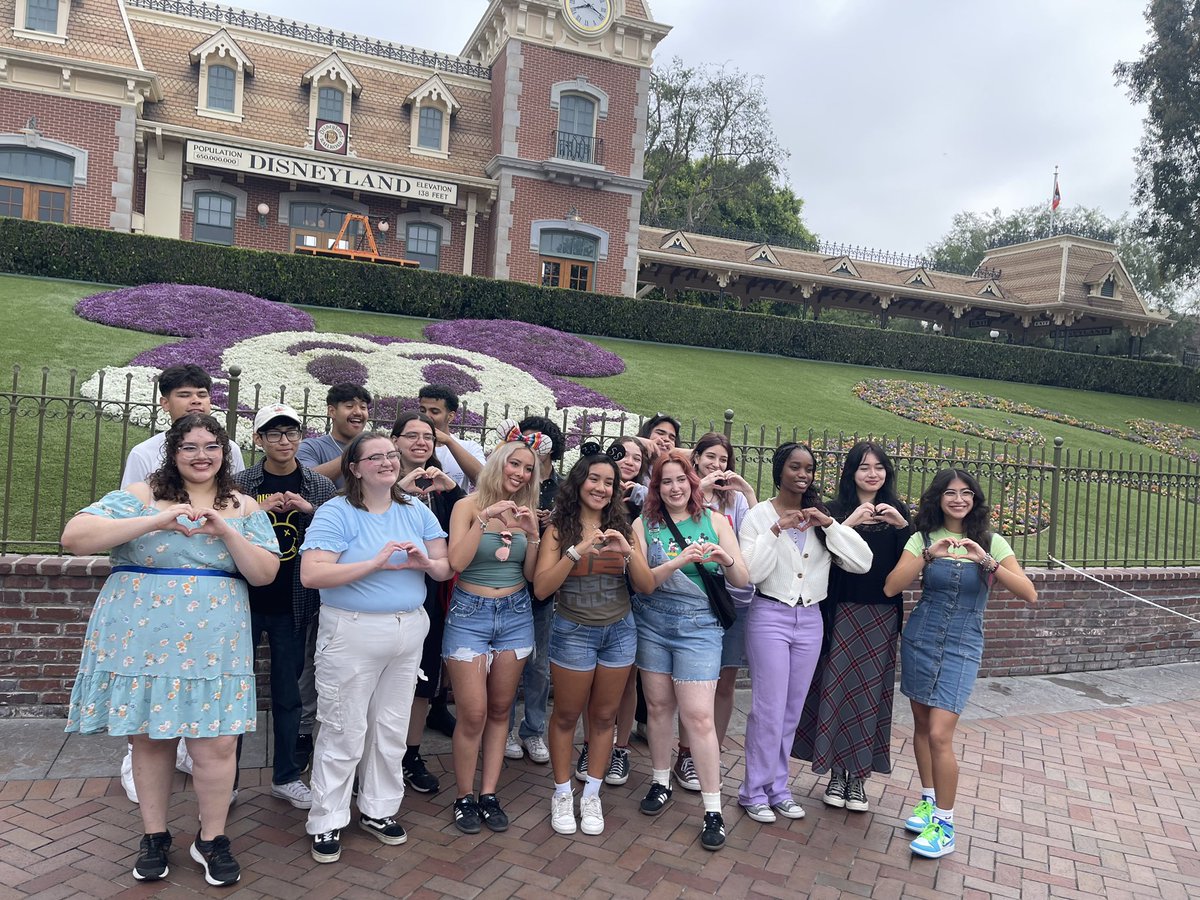 IBAztecs's tweet image. IB at Disney!!! This group of 2024 IB Aztec Graduates are enjoying a well deserved adventure after 4 years of hard work and dedication. @EDAztecs_HS