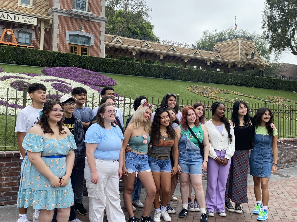 IBAztecs's tweet image. IB at Disney!!! This group of 2024 IB Aztec Graduates are enjoying a well deserved adventure after 4 years of hard work and dedication. @EDAztecs_HS