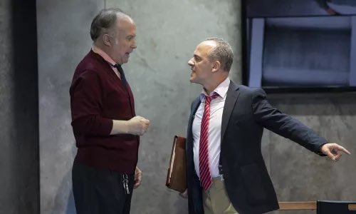 .<a href="/teatroabadia/">Teatro de La Abadía</a> #Eltraje <a href="/BermejoLuis/">Luis Bermejo</a> <a href="/javiergutialva/">Javier Gutiérrez</a> <a href="/Nacho_Redondo/">Nacho Redondo</a> <a href="/monicaboromello/">Mo</a> <a href="/monica_ONesOFF/">Mónica Regueiro</a>