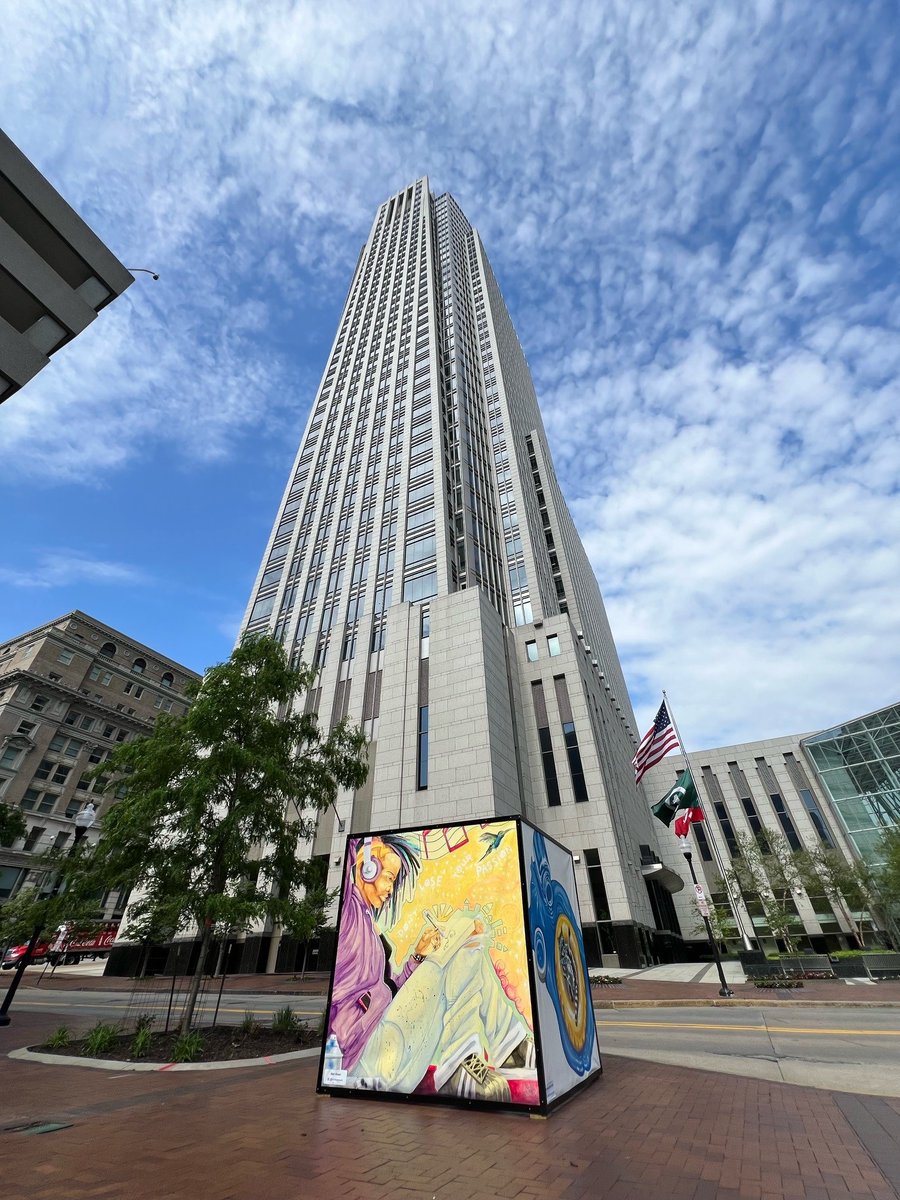 fnbo's tweet image. Who’s ready for the @omahasummerarts Festival this weekend? We&apos;re celebrating 50 years of artistic expression with 130 amazing artists! 🎨

A special shout-out to the talented artists who showcased their designs on the mural cube outside the FNBO tower. #OSAF #PresentingSponsor
