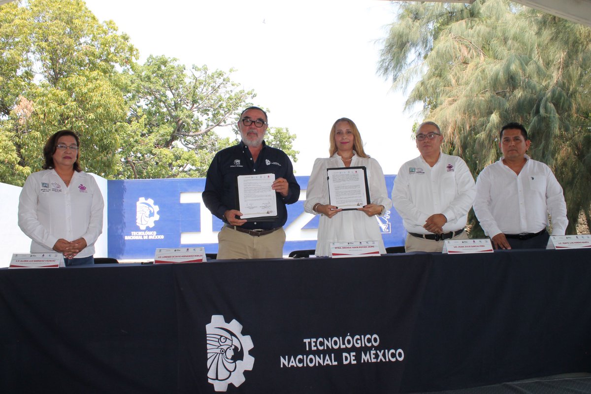 IneeaMorelos's tweet image. 📷📷Ntra. Dir. Gral., Mtra. Brenda Yanin Román Jaime, y el director del #ITZ, Lic. Lorenzo Octavio Hernández Robles Arenas, firmaron un Convenio de Colaboración con el que ambos institutos se comprometen en acercar a los educandos que necesiten...1/3