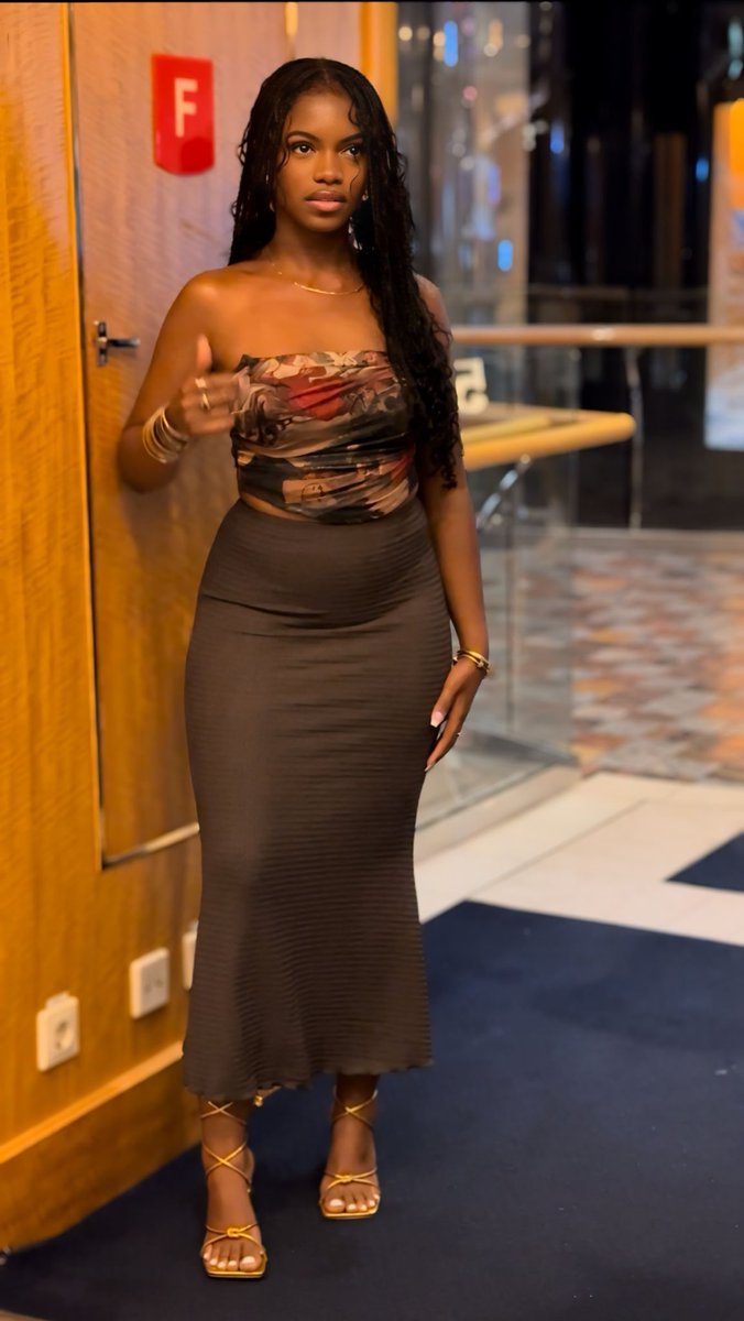 ABUNDANTPRNCESS's tweet photo. Take a risk this summer, it might change your life https://t.co/hBebyLSt6F
