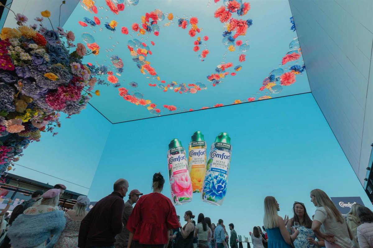 Comfort and Mindshare take over Outernet with multi-sensory floral campaign dlvr.it/T7x30d